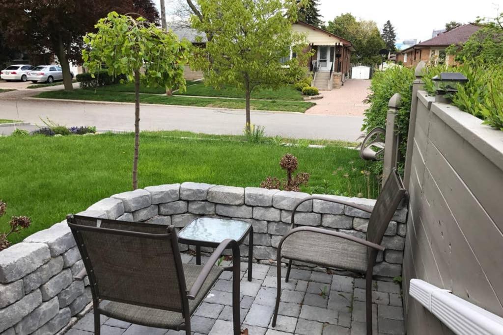 Ferienwohnung Private Bsmt With Sep. Entrance And Free Parking Toronto Exterior foto