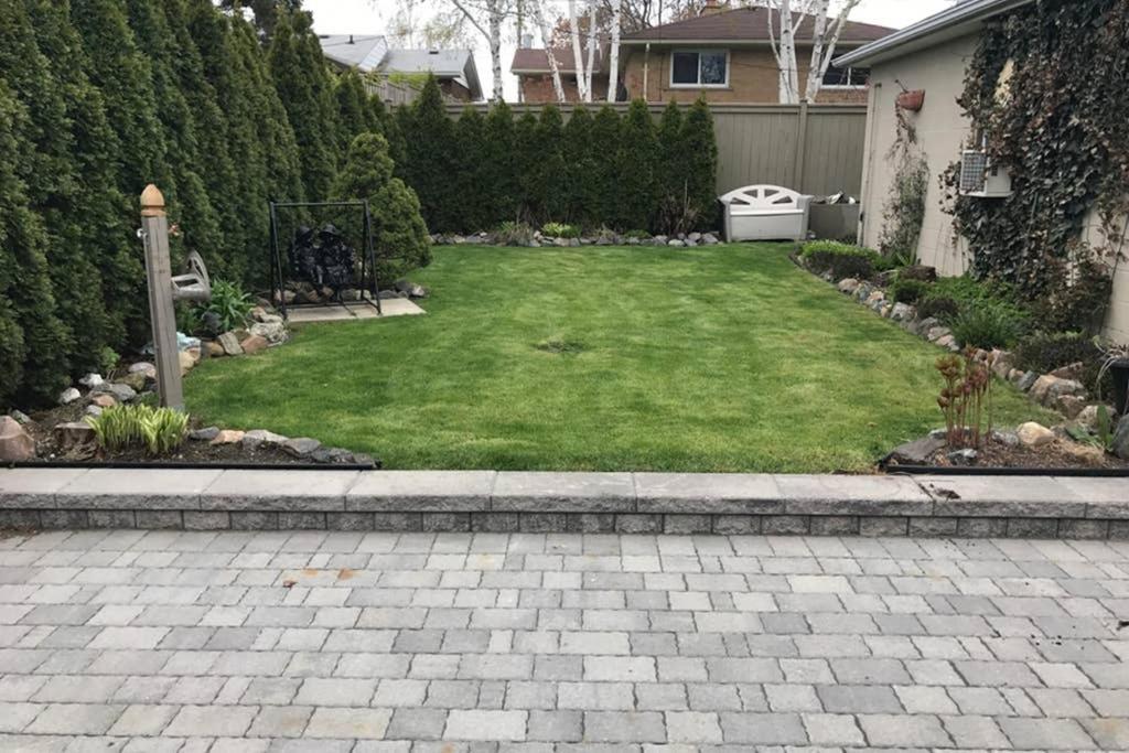 Ferienwohnung Private Bsmt With Sep. Entrance And Free Parking Toronto Exterior foto