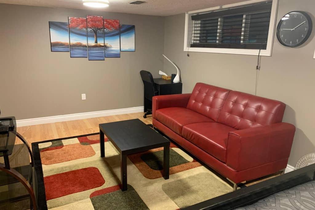 Ferienwohnung Private Bsmt With Sep. Entrance And Free Parking Toronto Exterior foto