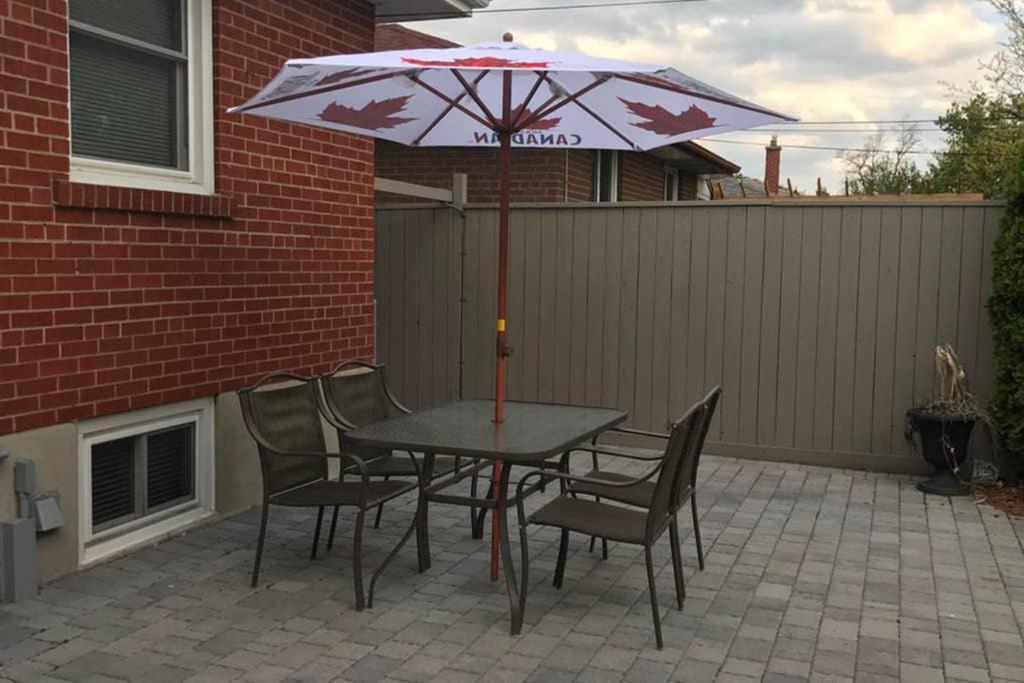 Ferienwohnung Private Bsmt With Sep. Entrance And Free Parking Toronto Exterior foto